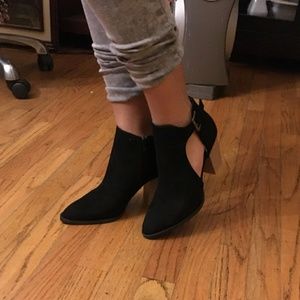 Qupid Fashion Ankle Booties Size 6. 5